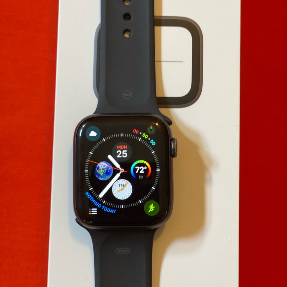 Apple Watch Series 4 44mm Aluminum Space